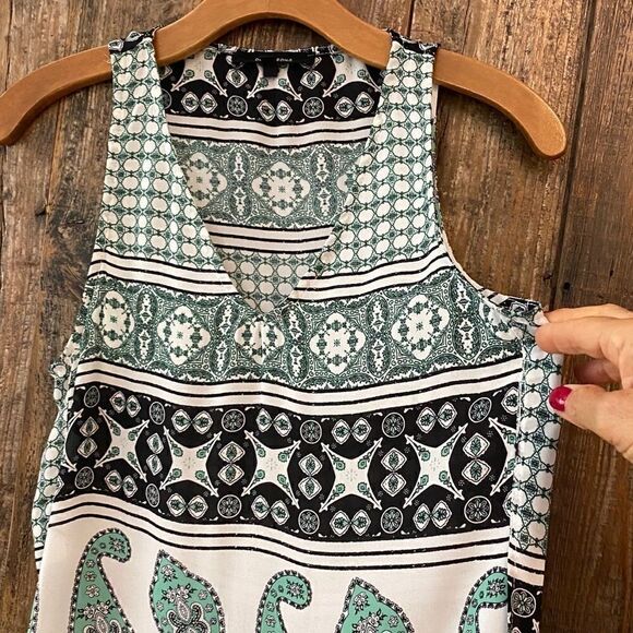 Olivaceous S Green Black Paisley Flowy Sleeveless Summer Relaxed Side Slit Top - Picture 5 of 8